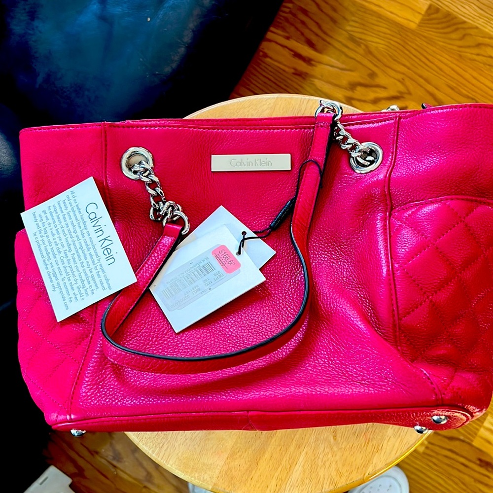 Never used fuchsia colored purse that still has tags.